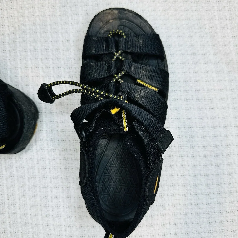 Keen Kids Newport H2 Sandals Waterproof Black Summer‎ Travel Hiking Fish -sz 2